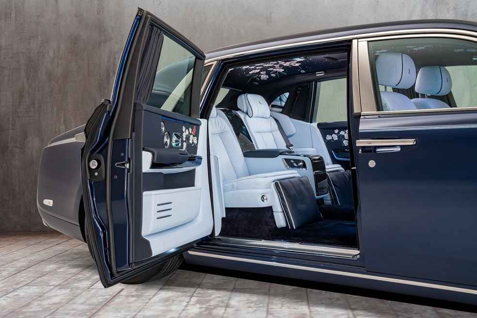 Are Rolls Royce Vehicles Hand Made?