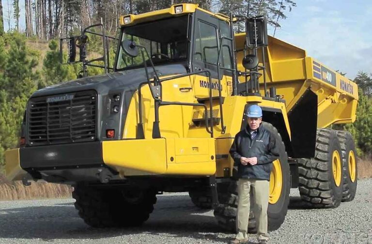 American utility truck _ Komatsu HM400