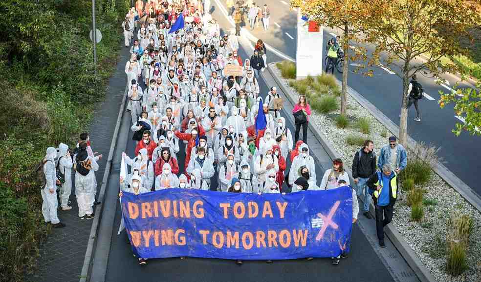 Climate Group against Auto Show