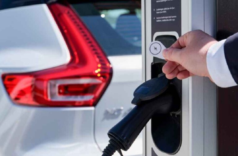 Volvo Cars To fully electric