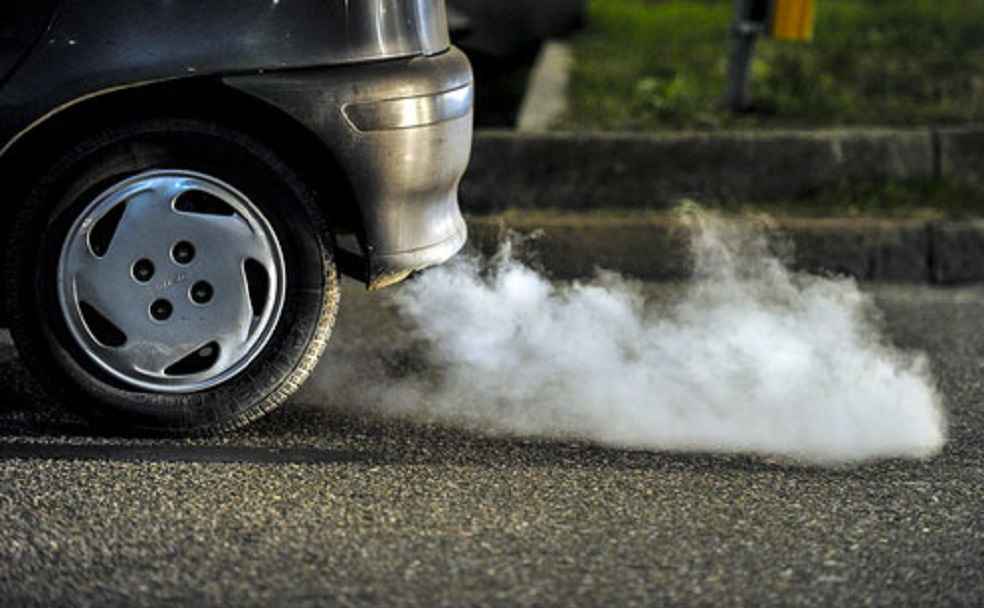 pollution-engine-cars_Fuel cars sales surge