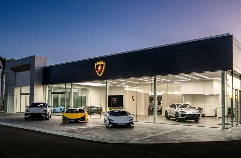 Lamborghini unveils showroom in Naples