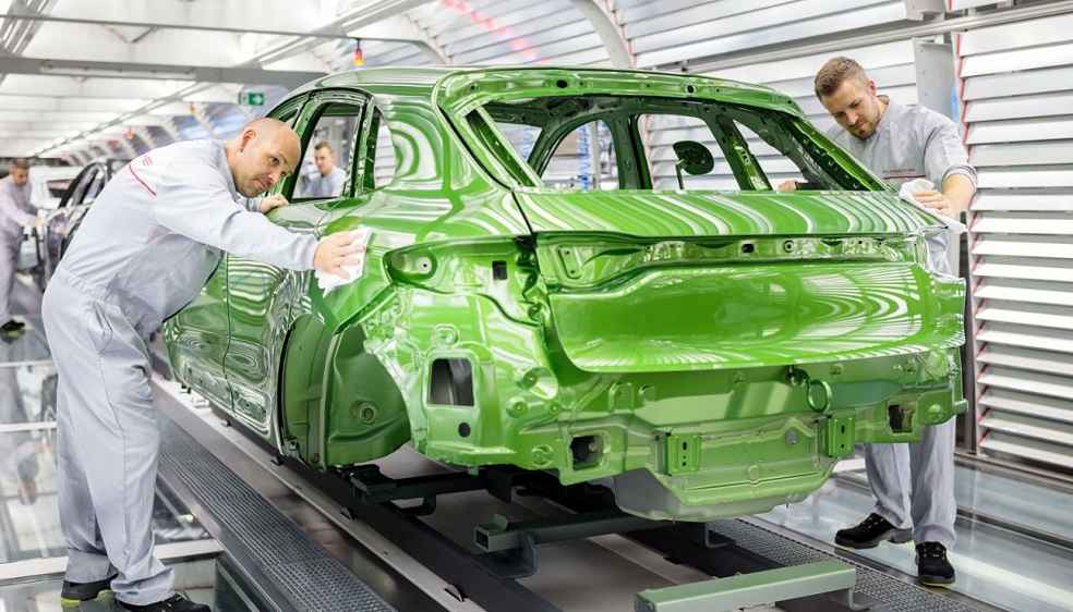 green_Porsche factory