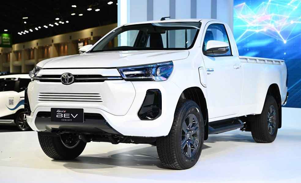 TOYOTA-HILUX-REVO-BEV