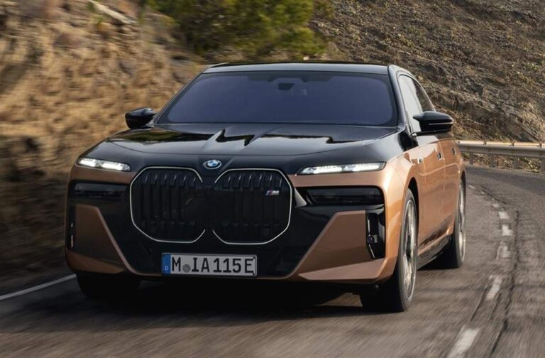 BMW i7 M70
