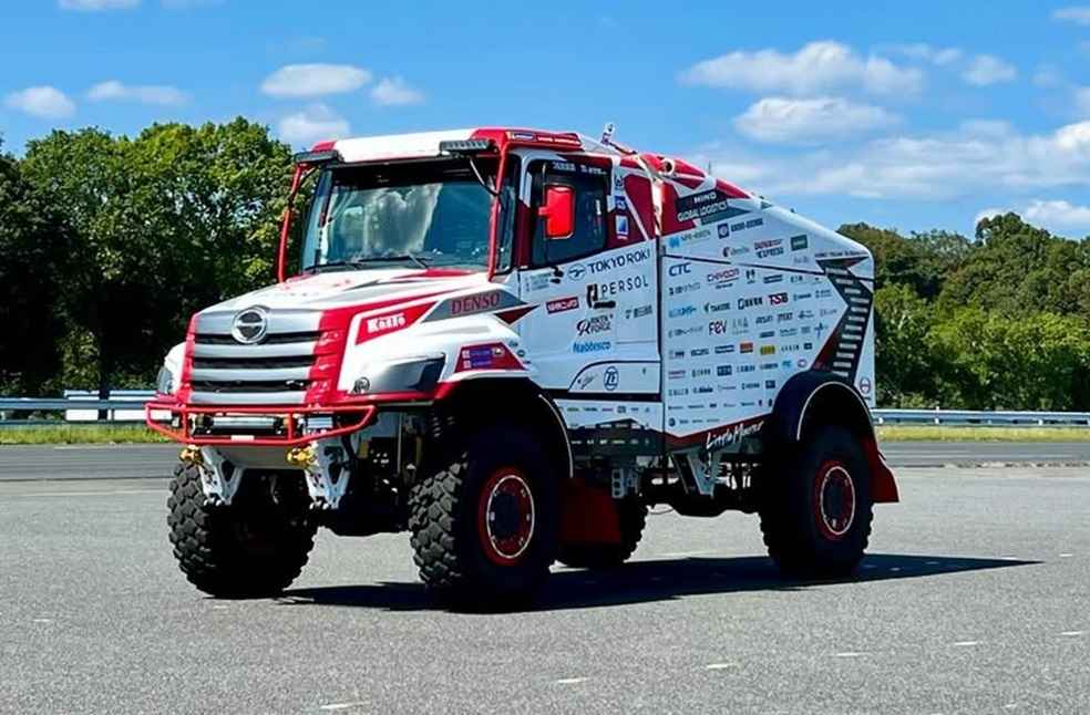 Toyota Hino Truck - El HINO 600